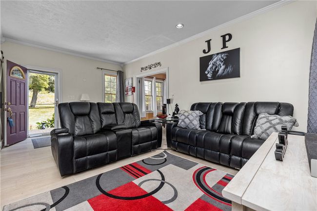 1701 Darlington Rd, House other with 3 bedrooms, 2 bathrooms and 1 parking in Patterson Hts PA | Image 4