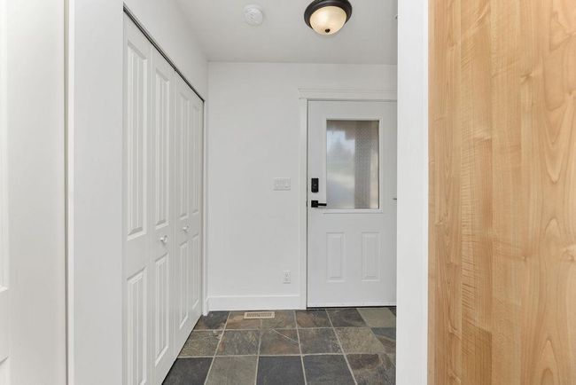 Entry way with ample closet space | Image 15