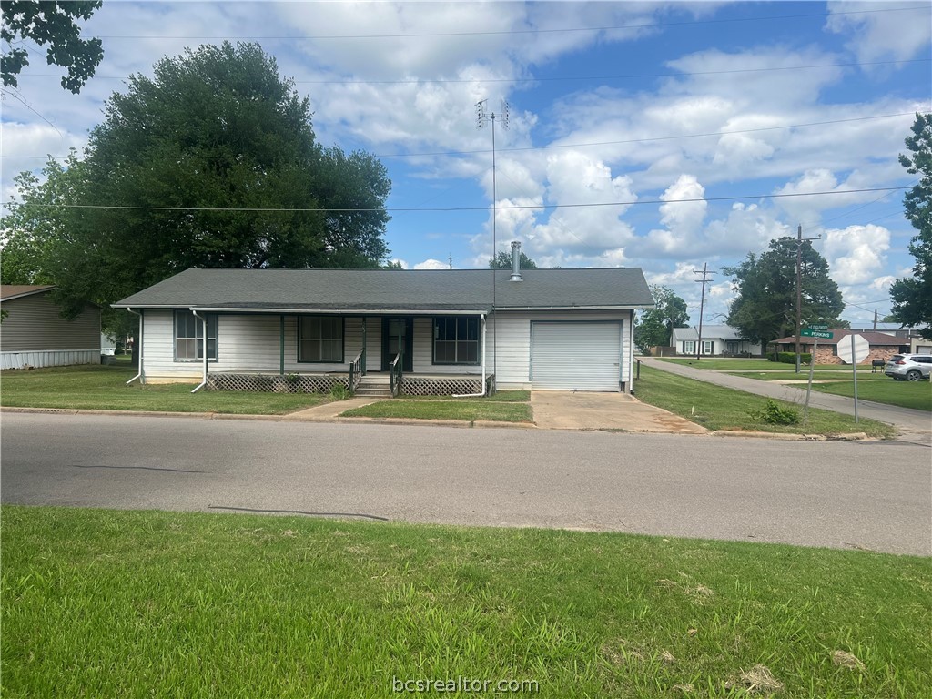 Perkins St, Franklin, TX 77856