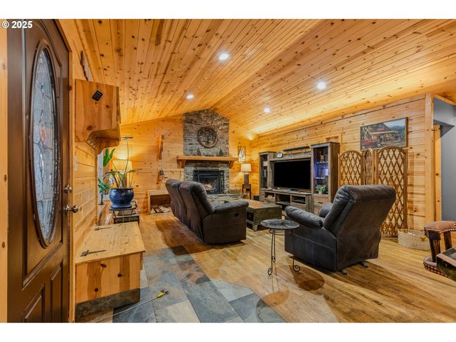 10256 Ridge View Ter, House other with 4 bedrooms, 3 bathrooms and null parking in Birkenfeld OR | Image 4