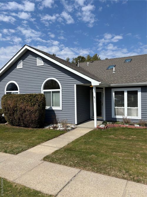825 Spring Lake Dr, Middle Island, NY, 11953-2635 | Card Image