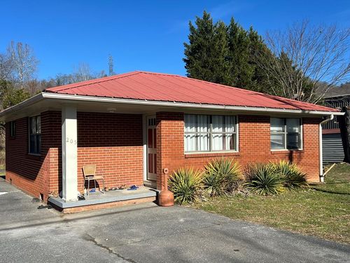 51 Laura St, Robbinsville, NC, 28771-7708 | Card Image