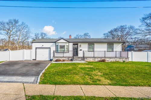 65 39th St, Islip, NY, 11751-1103 | Card Image