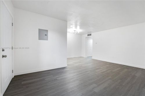 apt-103-610 Ne 123rd St, North Miami, FL, 33161-5542 | Card Image