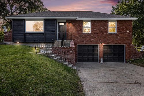 716 N 61st Ter, Kansas City, KS, 66102-3112 | Card Image