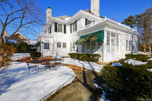 6 Emmet Pl, Garden City, NY, 11530-4607 | Card Image