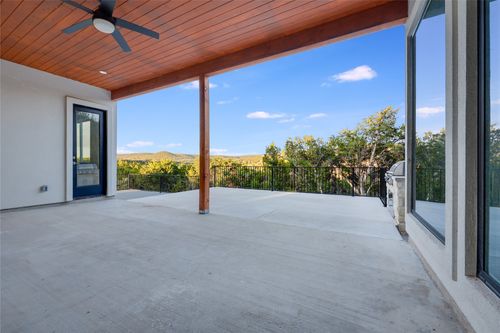 8009 Flintlock Cir, Lago Vista, TX, 78645-4412 | Card Image