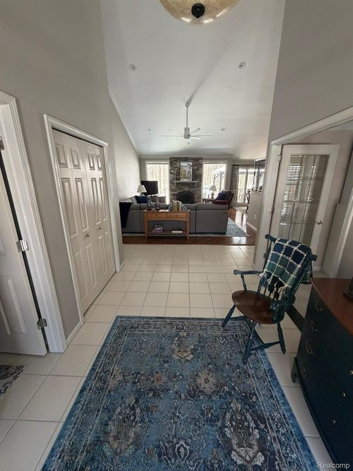 6301 Mission Dr, West Bloomfield, MI, 48324-1397 | Card Image