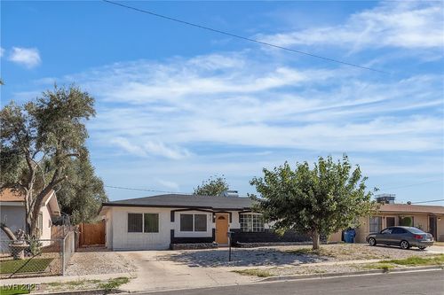 417 Freeman Ave, Las Vegas, NV, 89106-2727 | Card Image