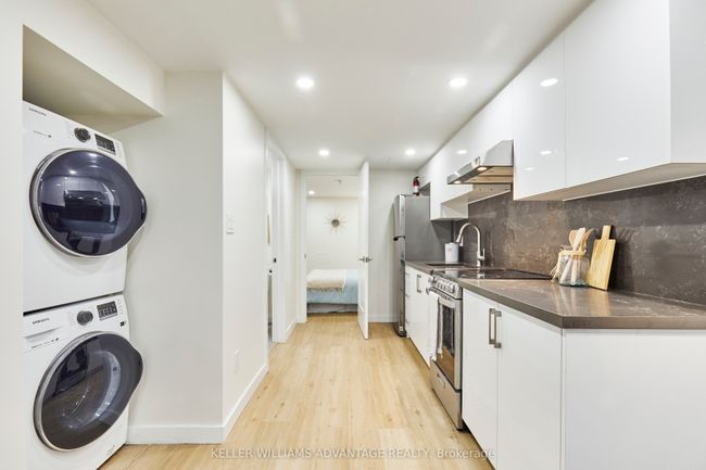 233 Kingston Rd, Home with 3 bedrooms, 3 bathrooms and 2 parking in Toronto ON | Image 7