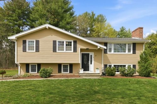 2 Breezewood Ln, Walpole, MA, 02081-1624 | Card Image