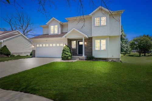 1860 Rock Island Dr, Ely, IA, 52227-9675 | Card Image