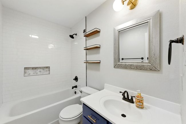 Hall full bathroom | Image 32