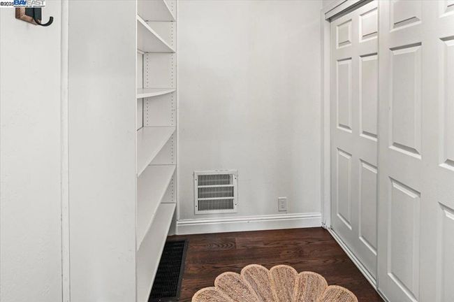17860 Almond Rd, House other with 5 bedrooms, 4 bathrooms and 4 parking in Castro Valley CA | Image 19