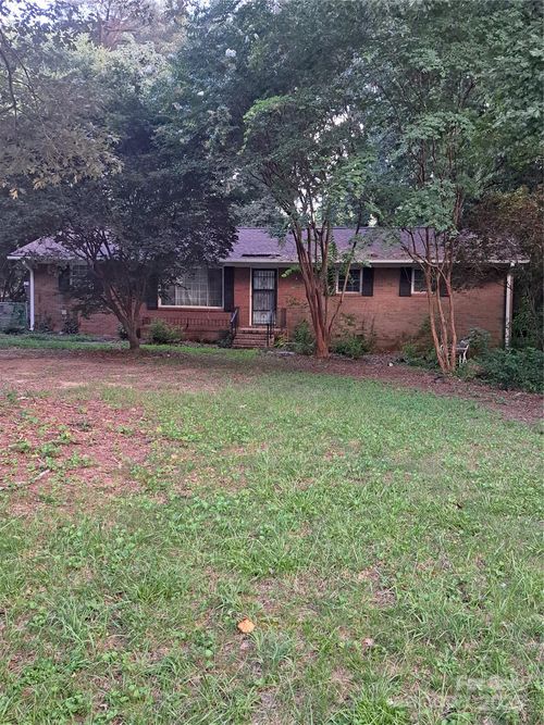 2700 Dellinger Cir, Charlotte, NC, 28269-2758 | Card Image