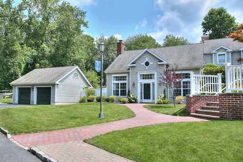 102-102 Mayfield Drive, Trumbull, CT, 06611 | Card Image