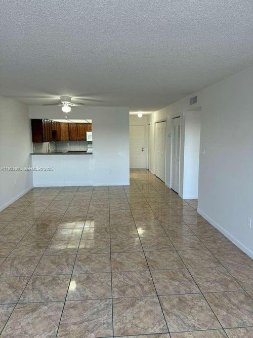 4226-7000 Nw 186th St, Hialeah, FL, 33015-3103 | Card Image