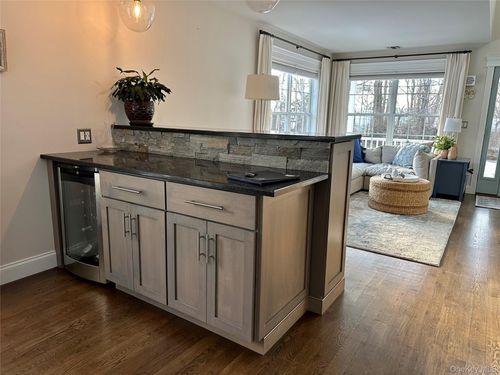 55 Brown St, Greenport, NY, 11944-1875 | Card Image