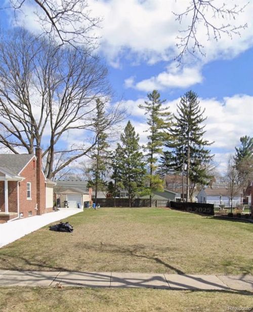 2206 N Connecticut Avenue, Royal Oak, MI, 48073 | Card Image