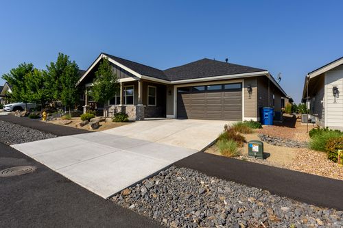 2727 Nw 23rd Loop, Redmond, OR, 97756 | Card Image