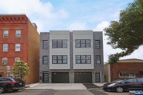 40 Wright Ave, Jersey City, NJ, 07306-6418 | Card Image