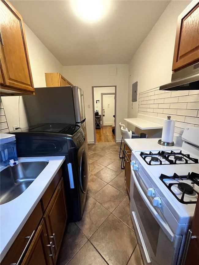 APT-8 - 333 E 209 Th St, Home with 1 bedrooms, 1 bathrooms and null parking in Bronx NY | Image 6