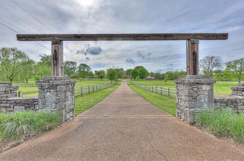 117 Brights Ln, Gallatin, TN, 37066-8331 | Card Image