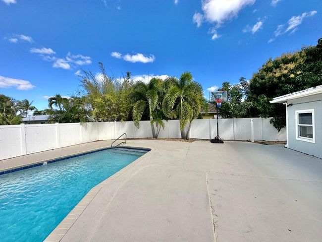 1571 Sw 13 Th Dr, House other with 5 bedrooms, 3 bathrooms and null parking in Boca Raton FL | Image 19
