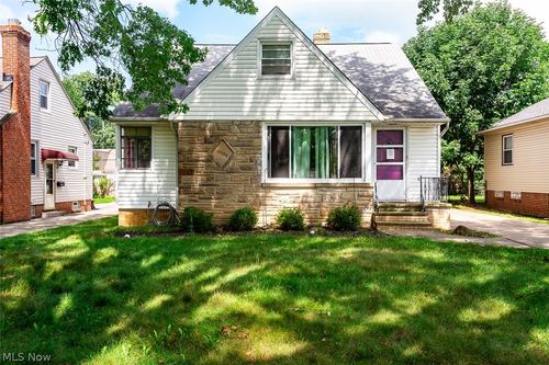 10252 Greenheath Dr, Parma Heights, OH, 44130-2045 | Card Image