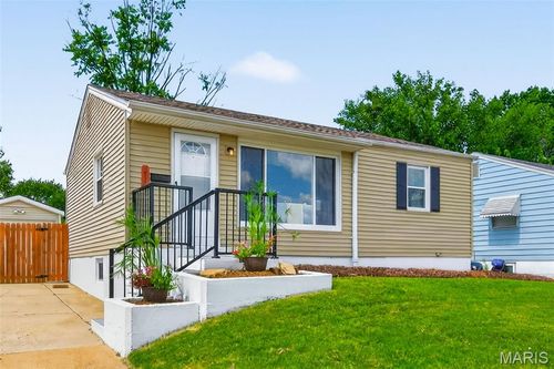 3736 Carondelet, St Louis, MO, 63123 | Card Image