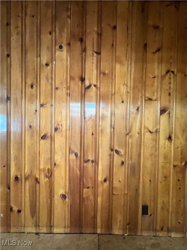 Knotty Pine Walls | Image 9