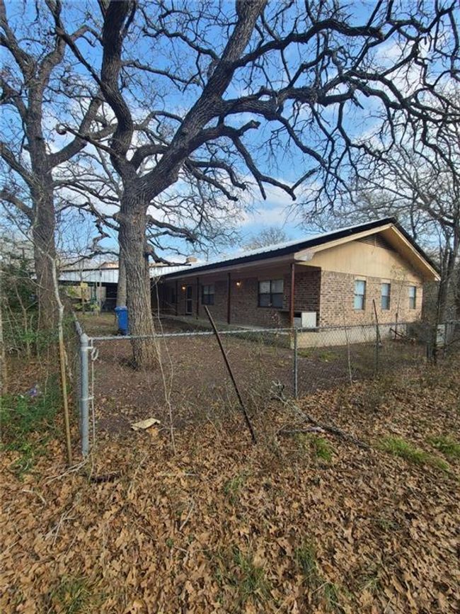 Back of property with brick siding | Image 16