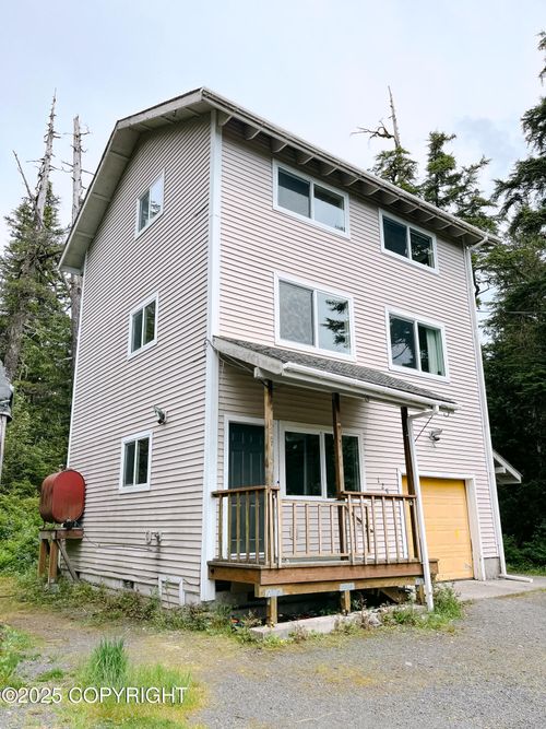 125 Kings Row, Petersburg, AK, 99833 | Card Image