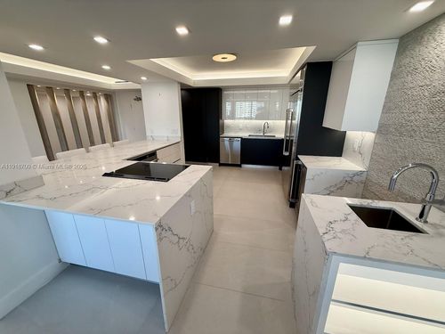 apt-524-900 Bay Dr, Miami Beach, FL, 33141-5631 | Card Image