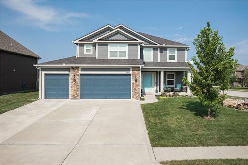 1802 Verbena Ave, Greenwood, MO, 64034-4501 | Card Image