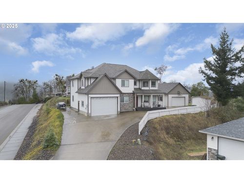 860 Ne Ventura St, Roseburg, OR, 97470-7604 | Card Image