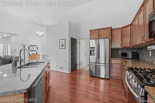 36100 Fairway Dr, Livonia, MI, 48152-4126 | Card Image
