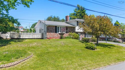163 York St, New Glasgow, NS, B2H5L5 | Card Image