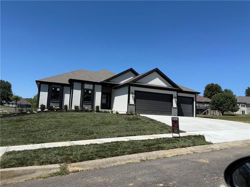 504 Blackhawke Dr, Smithville, MO, 64089-8203 | Card Image