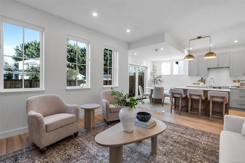 3-1255 Dunsterville Ave, Saanich, BC, V8Z2W9 | Card Image