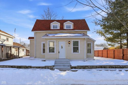 104 S Broad St, Mooreland, IN, 47360-9565 | Card Image