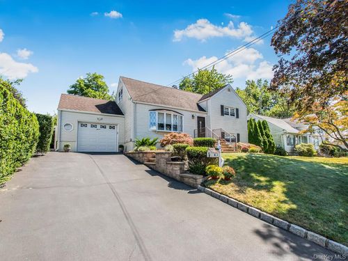 11 Montclair Rd, Yonkers, NY, 10710-2832 | Card Image