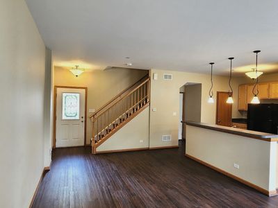 B - 206 Barrett Drive, Townhouse with 3 bedrooms, 2 bathrooms and 2 parking in Yorkville IL | Image 3