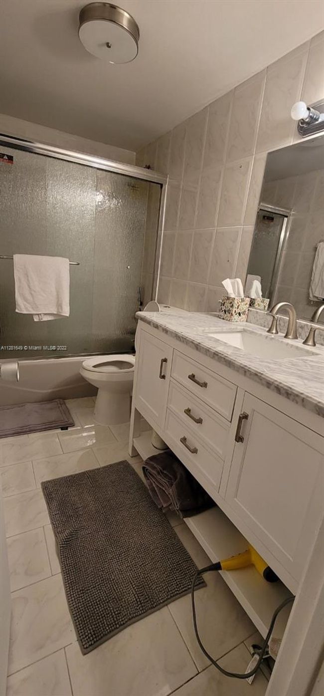 APT-506 - 5005 Collins Ave, Condo with 1 bedrooms, 2 bathrooms and null parking in Miami Beach FL | Image 12