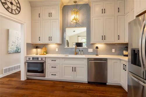 3225 Timber View Cir, Bedford, TX, 76021-3371 | Card Image