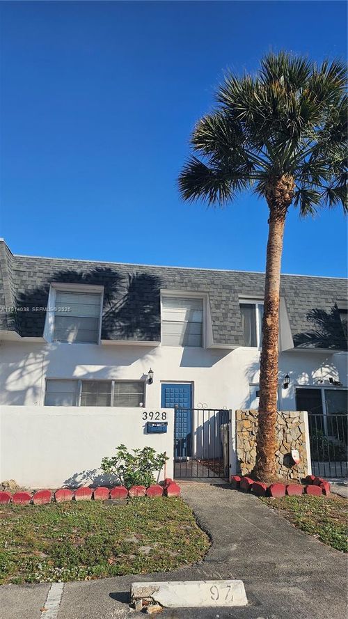 97-3928 Sw 67th Way, Davie, FL, 33314-3232 | Card Image