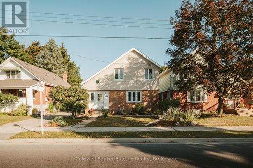 150 Montgomery St, Peterborough, ON, K9J1W9 | Card Image