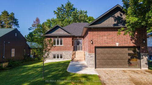 8 Alexander St, Minesing, ON, L9X0W1 | Card Image
