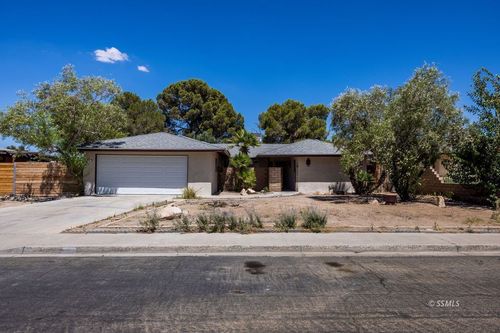 230 Larkspur St, Ridgecrest, CA, 93555-4404 | Card Image