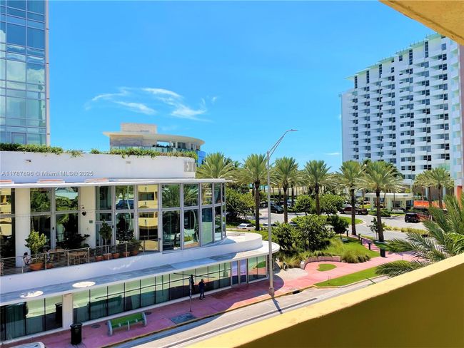 APT-403 - 2924 Collins Ave, Condo with 2 bedrooms, 2 bathrooms and null parking in Miami Beach FL | Image 16
